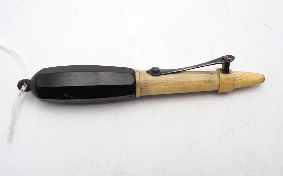 Antique Flintlock Pistol Pan Primer (1 of 2)