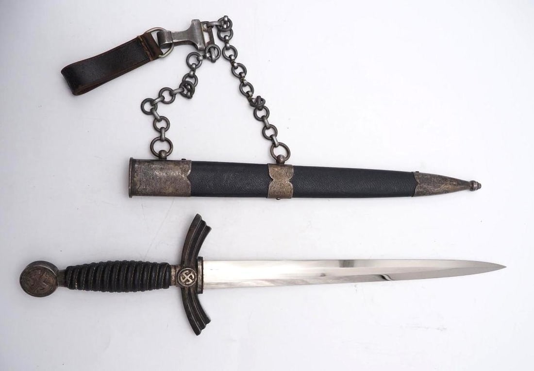 WWII German Luftwaffe Dagger: with scabbard and chain, blade replaced