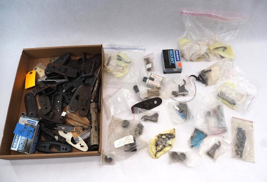 Lot of Gun Parts: Lot of Gun Parts