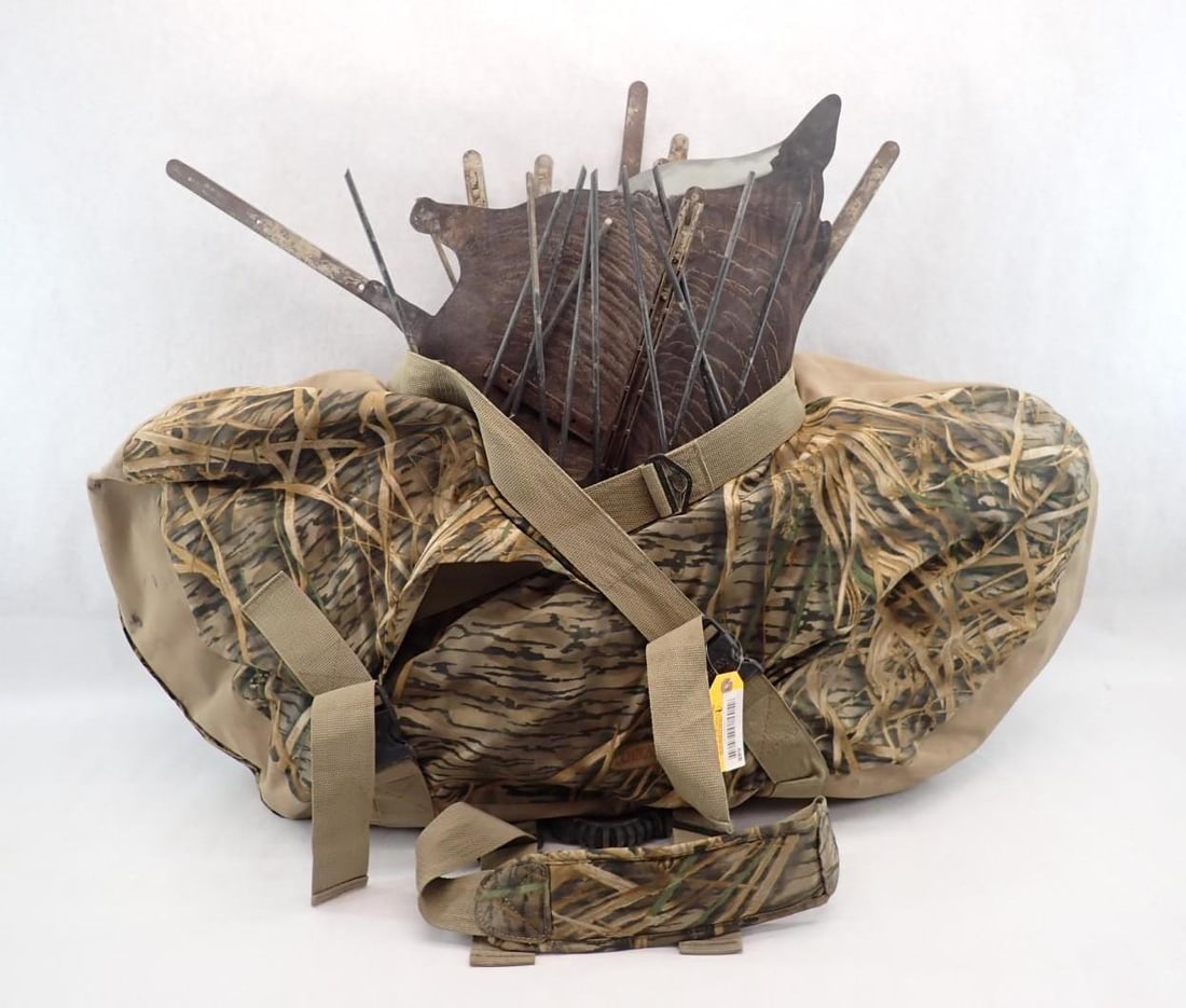 (28) Canada Goose Silhouette Field Decoys: (28) Canada Goose Silhouette Field Decoys