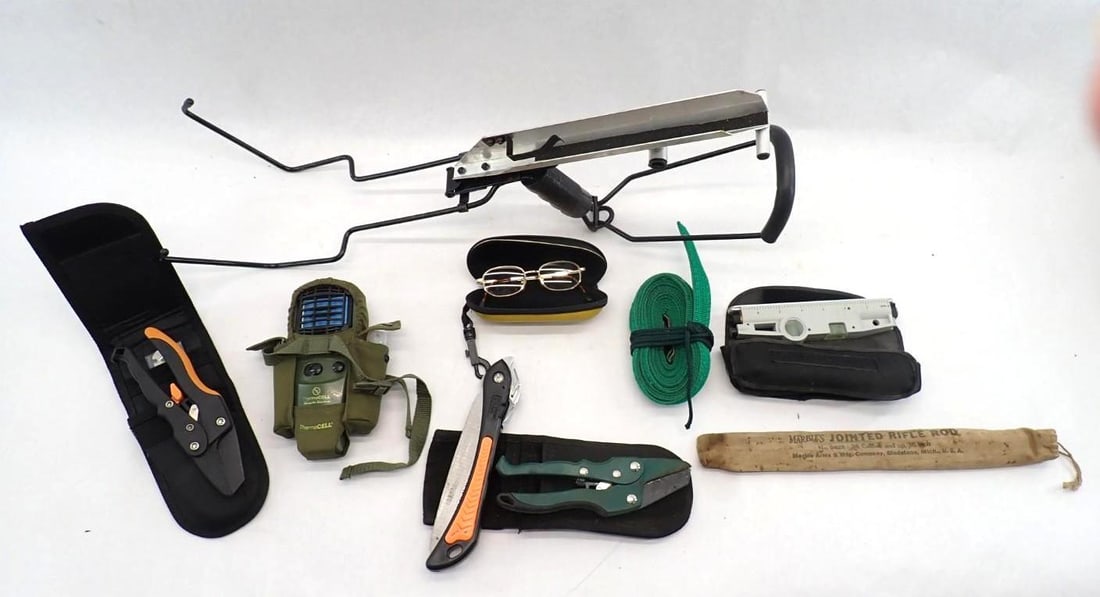 Sportsman's Lot: incl.: Hyper Disc Thrower; Pruning Tools; True Temper Hatchet; Marbles Cleaning Rod; Headlamp; More...