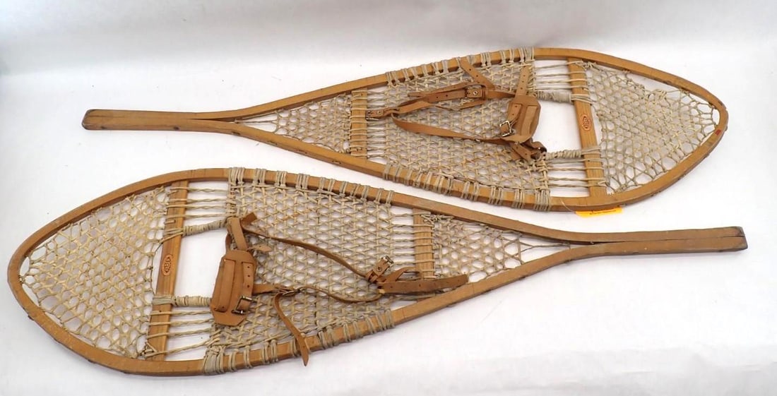 Pair of Faber Wood Snowshoes: 14" x 48"