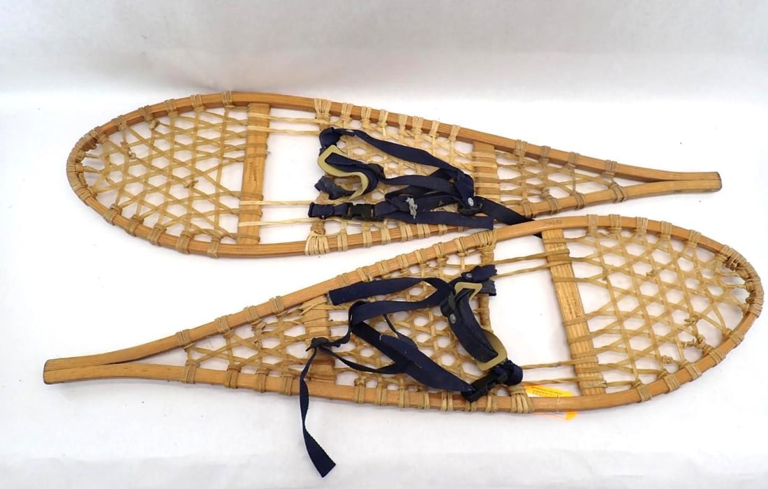 Pair of Vermont Tubbs Wood Snowshoes: 12" x 42"