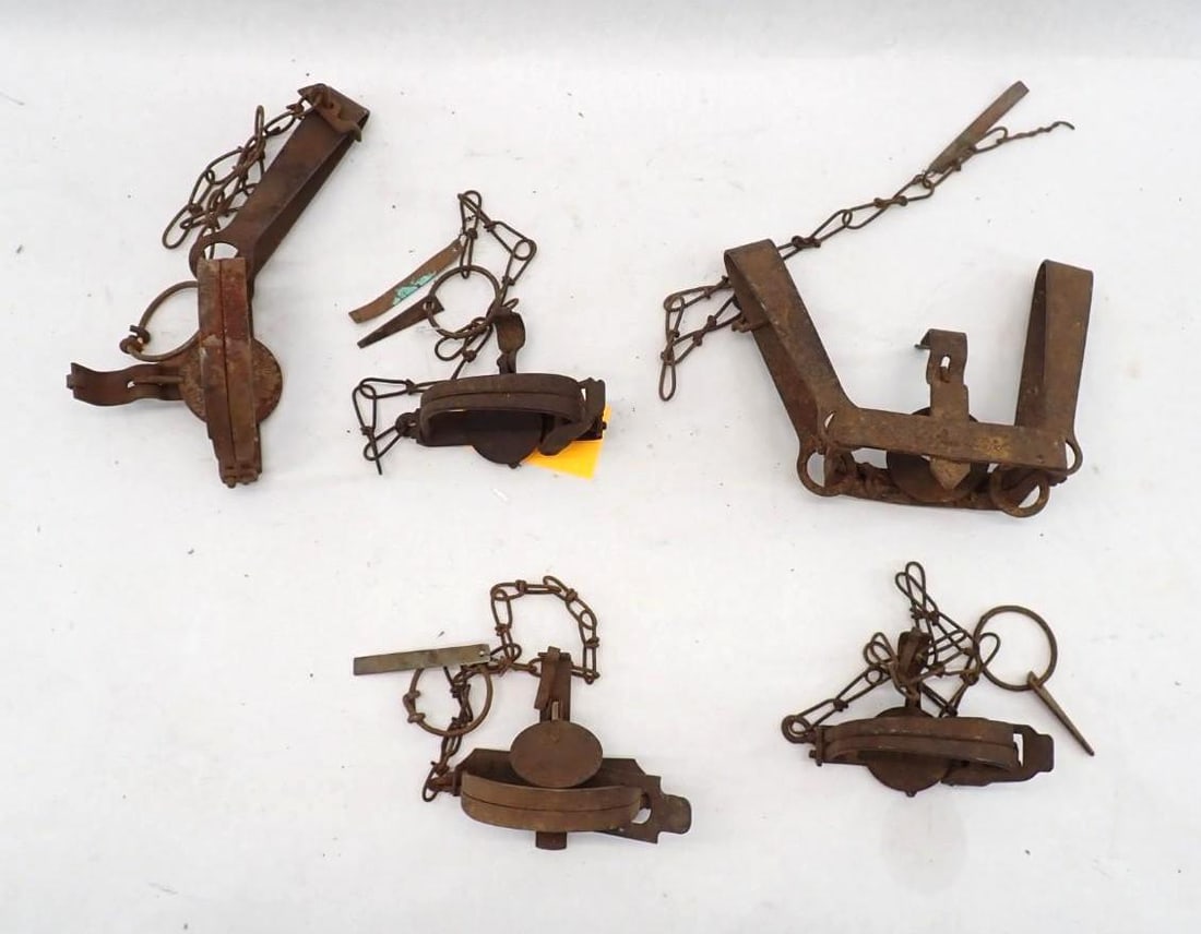(5) Vintage Traps: (5) Vintage Traps