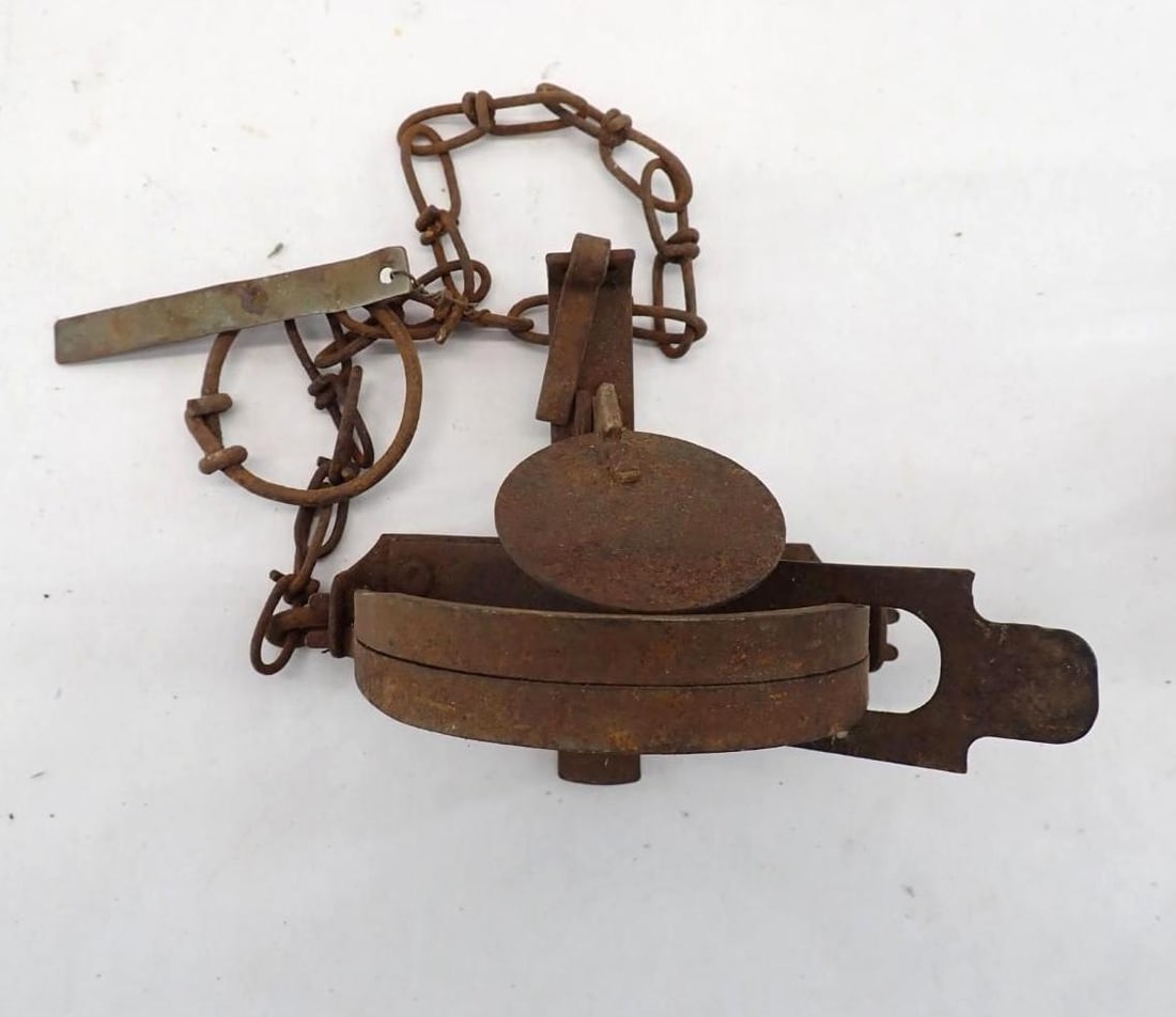 (5) Vintage Traps - 6
