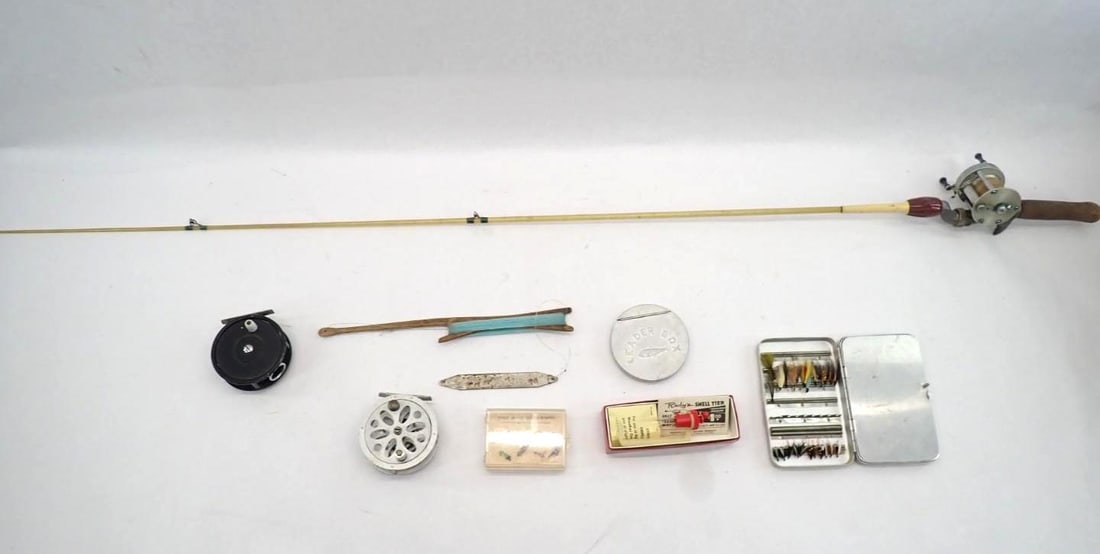 Fishing Collectibles: incl.: vintage casting rod & reel; leader box; snell tier; Ocean City & Lord Weldon fly reels; more...