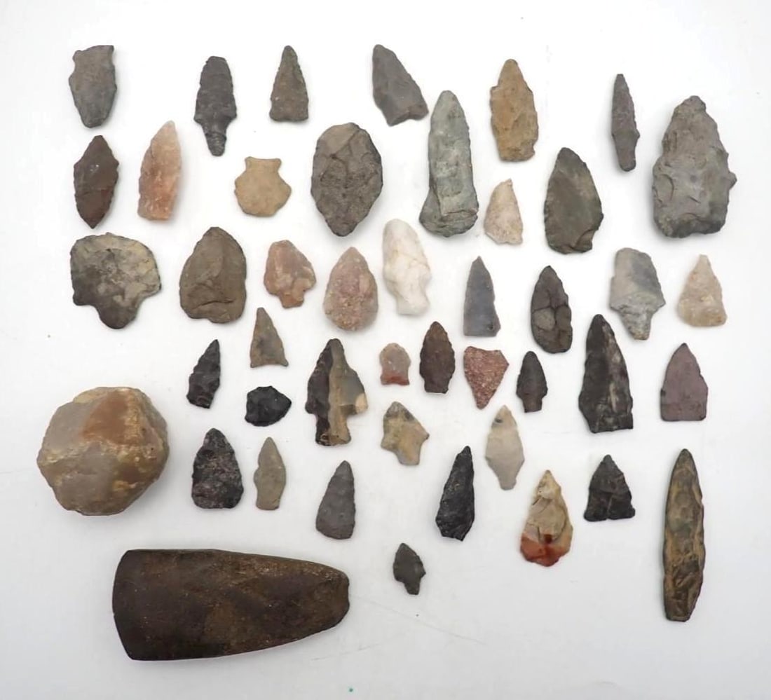 (45 Pc.) Antique American Indian Stone Ax Head & Arrow Heads: reported as found by the seller in his youth in a plowed field in Addison County, VT