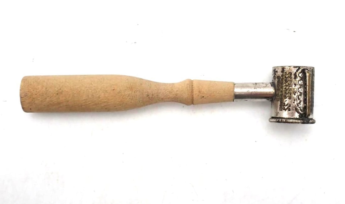 Vintage Bridgeport Gun Implement Co. Powder Measure (1 of 6)