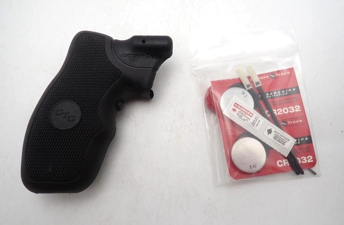 Crimson Trace LG-375 Revolver Laser Grips (1 of 6)