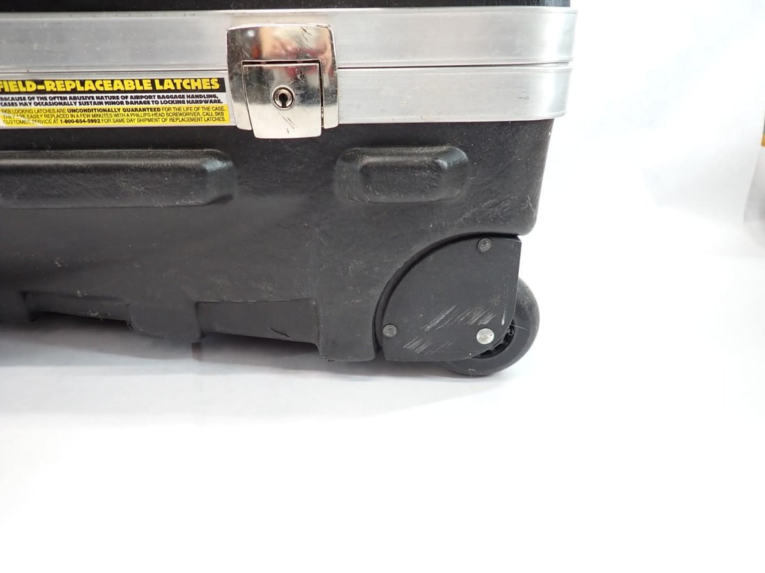 SKB Rolling Hard Case - 3