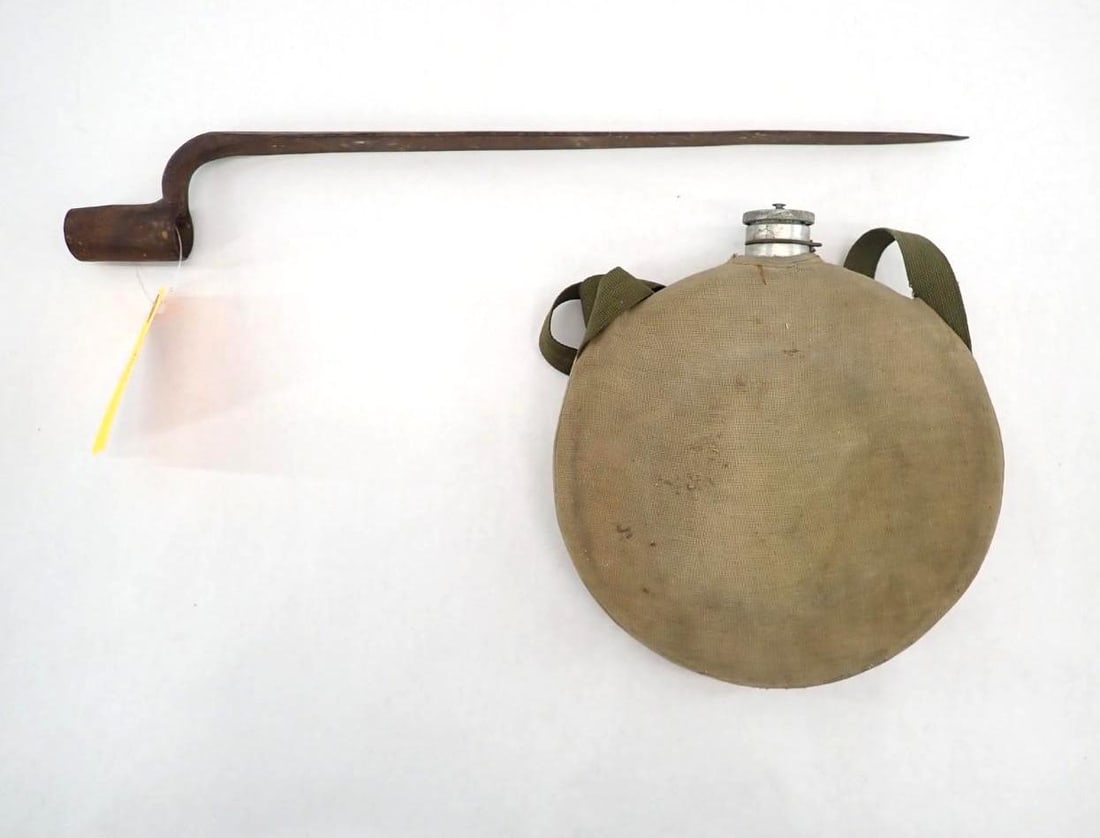 Antique Socket Bayonet & Canteen (1 of 6)