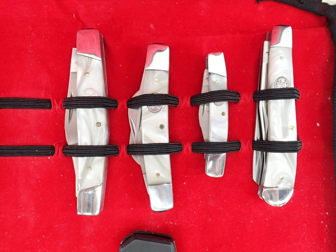 (12) Folding Knives & Case - 4