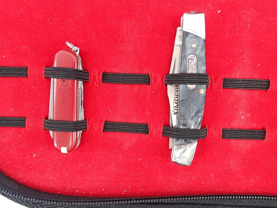 (12) Folding Knives & Case - 6