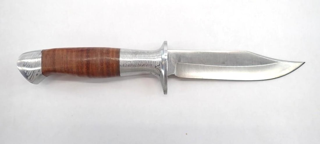 (9) Folding & Fixed Blade Knives - 10