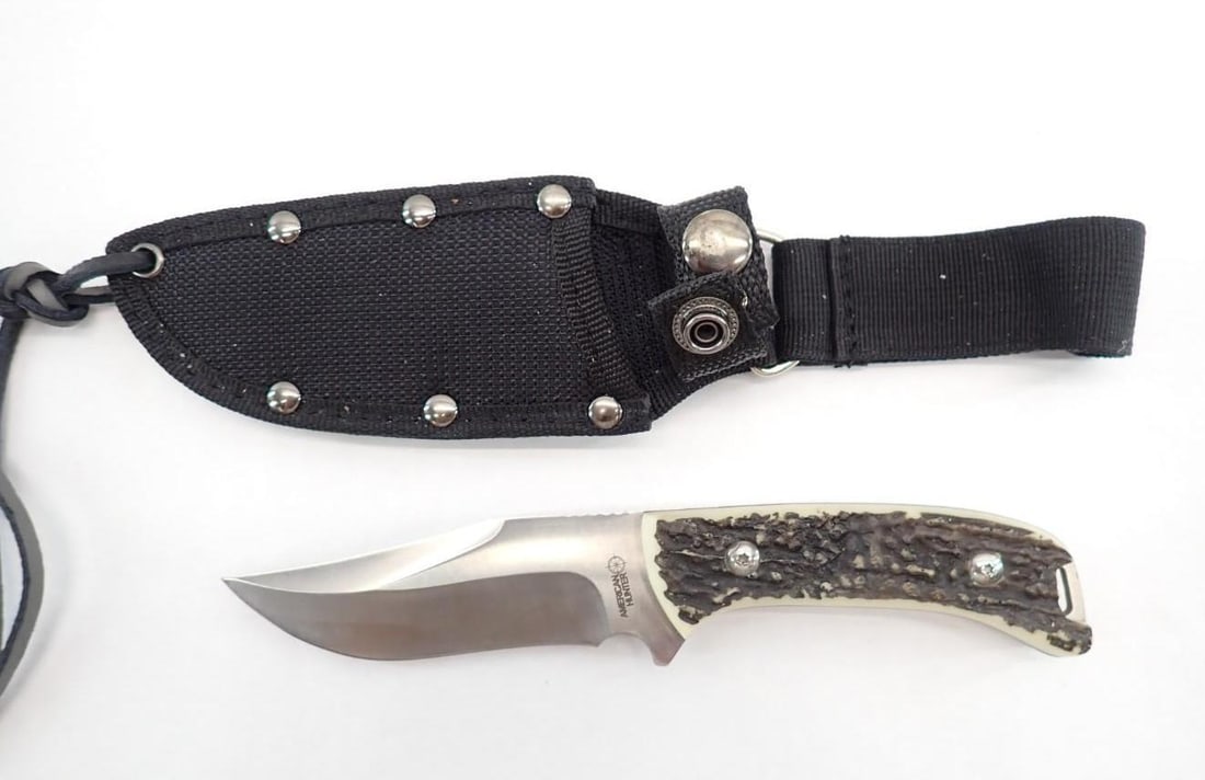 (7) Folding & Fixed Blade Knives - 20