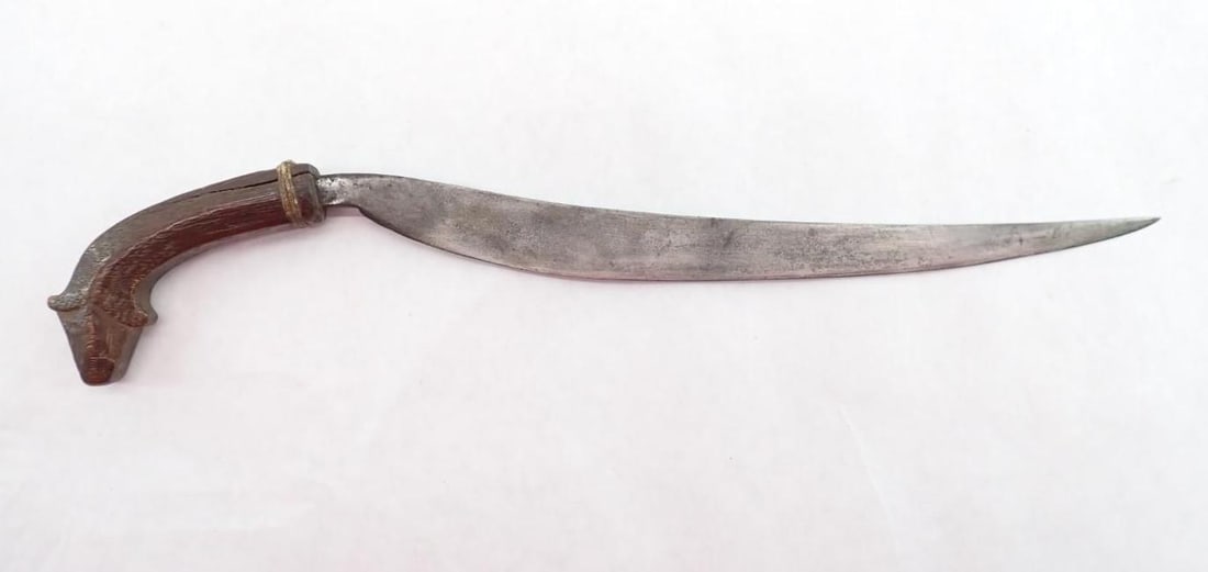 Philippine Moro Curved Blade Knife & Scabbard: Scabbard and handle are cracked