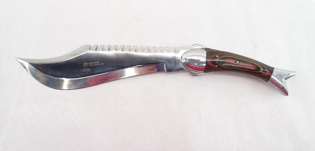 (10) Fantasy Swords/Knives - 15