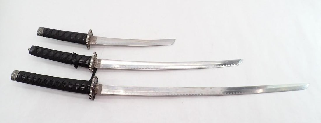 (10) Fantasy Swords/Knives - 9