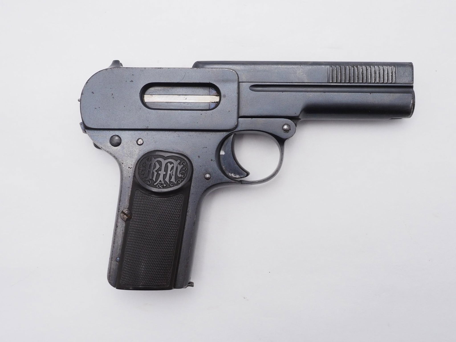 Dreyse 1907 Pistol: SN: 22832 Cal: 7.65 (.32 ACP) Action Type: Semi Auto Markings: Marked "K.Pr.Z.V. No 633" on left side of frame, indicating it was issued to the KAnigliche PreuAYiche Zollverwaltung (Royal Prussian
