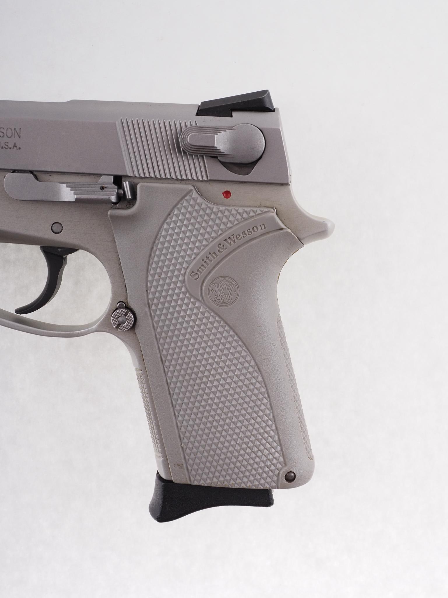 Smith & Wesson Model 3913 Pistol - 4