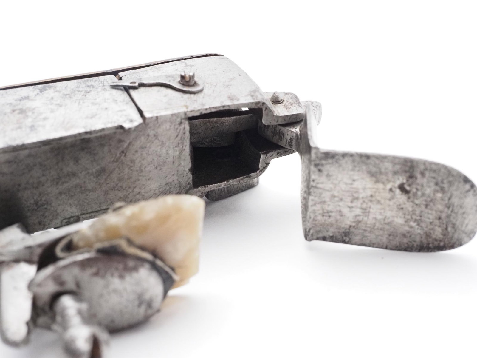 Flintlock Tinder Lighter - 8