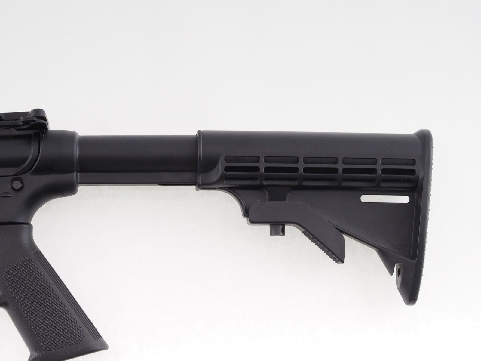 Smith & Wesson M+P15-22 Rifle - 15