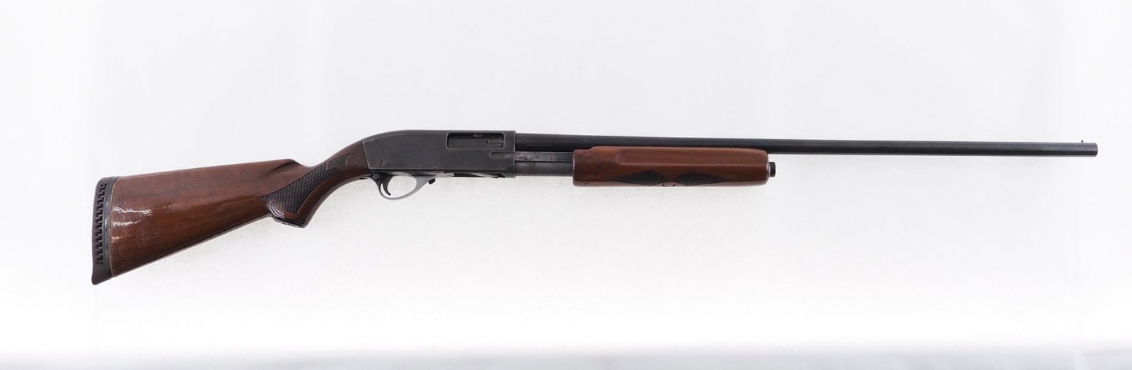 High Standard Flite King Shotgun: SN: 3061232 Cal: 20 Ga. Action Type: Slide Action Barrel Length: 28" modified Sights/Optics: Bead Stock: Wood with minimal handling marks Finish: Blued Finish Cond: Bluing is worn thin on receiver