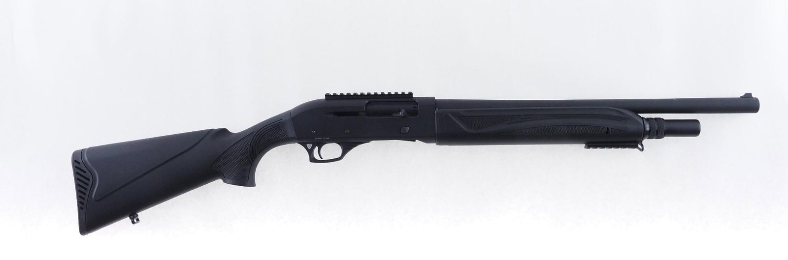 SDS Imports AR-TO2 Shotgun: SN: 52-H21YT-449 Cal: 12 Ga. Action Type: Semi Auto Barrel Length: 18" Sights/Optics: Front blade sight, picatinny rail on receiver Stock: Black synthetic stock Finish: Matte Black Finish Cond: