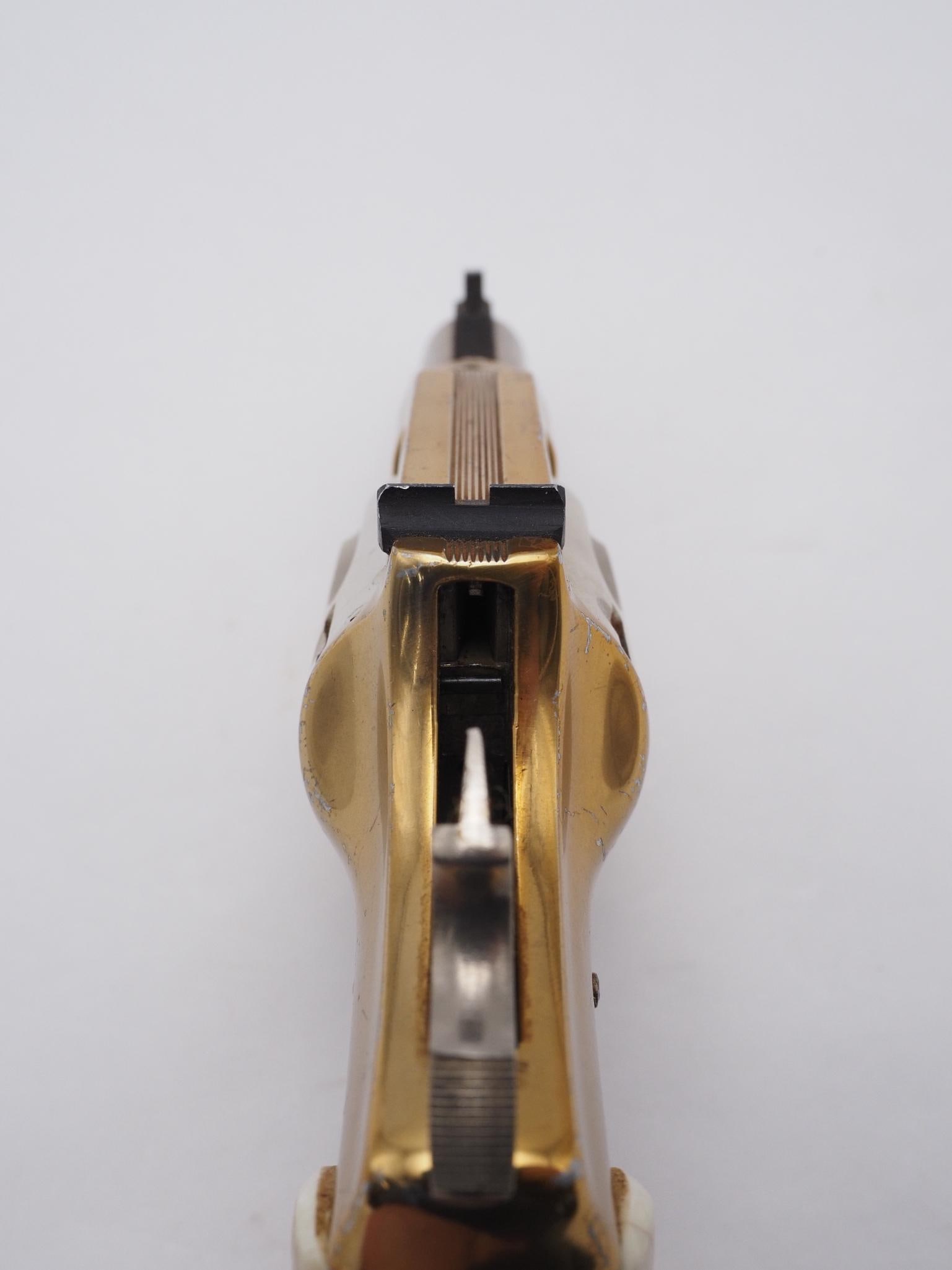 High Standard R-101 Revolver - 11