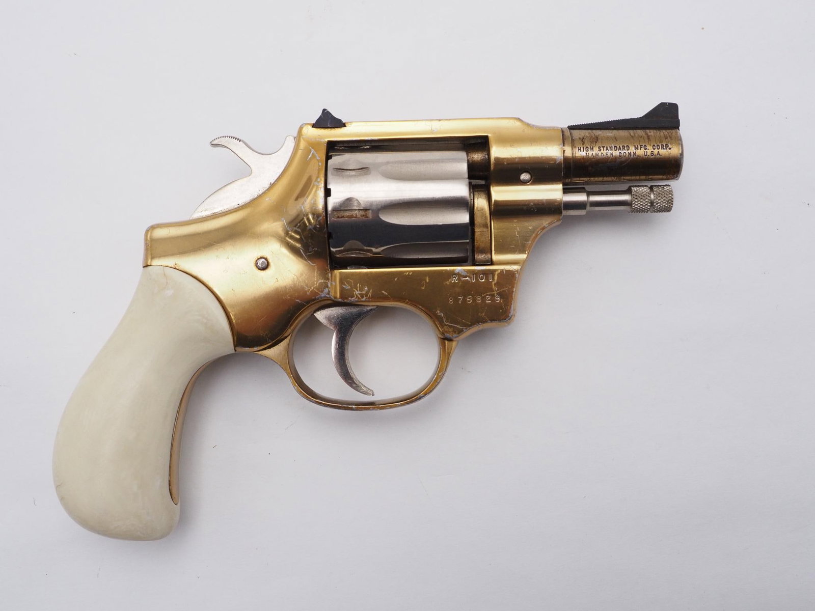 High Standard R-101 Revolver (1 of 11)