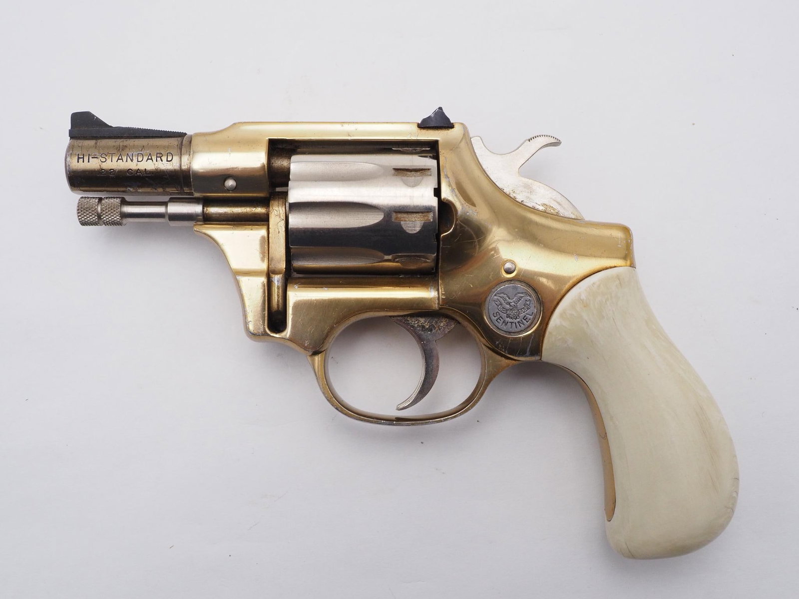 High Standard R-101 Revolver - 3