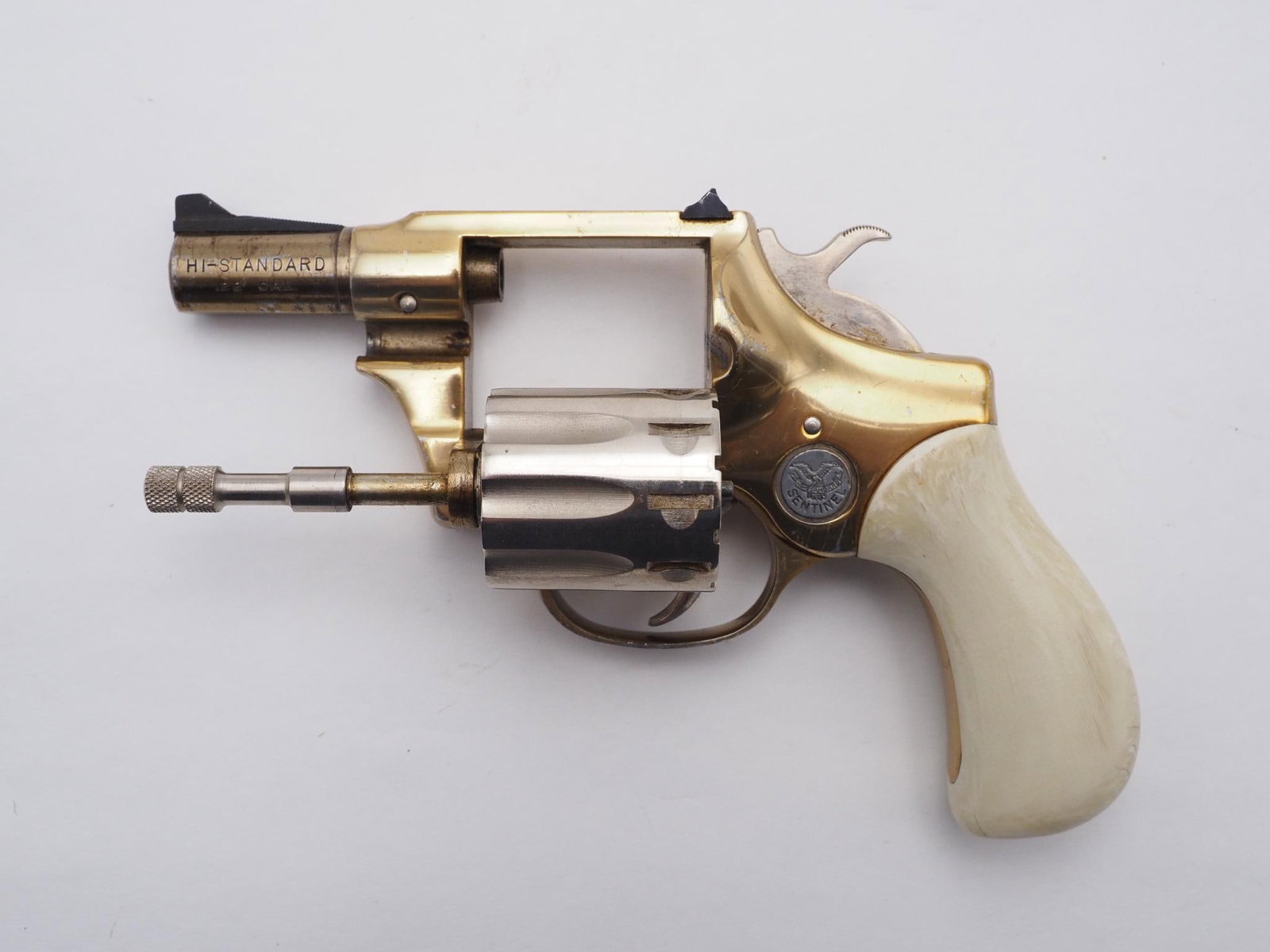 High Standard R-101 Revolver - 4
