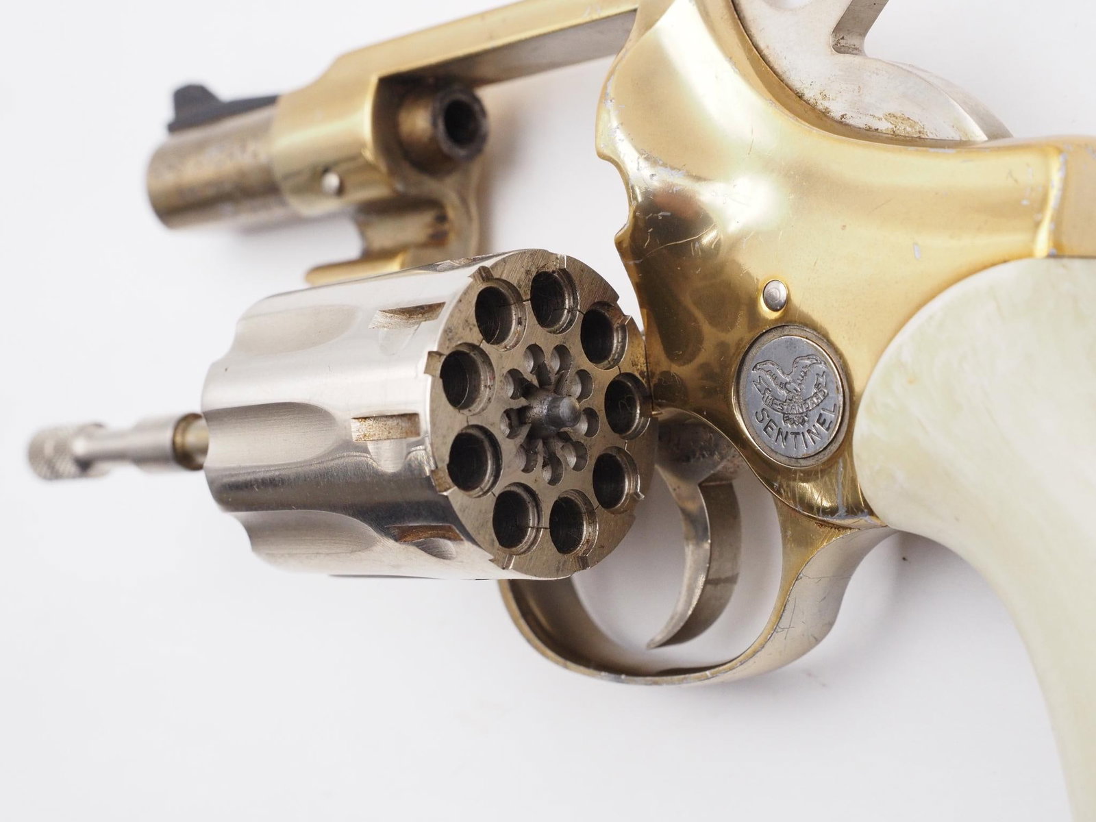 High Standard R-101 Revolver - 5