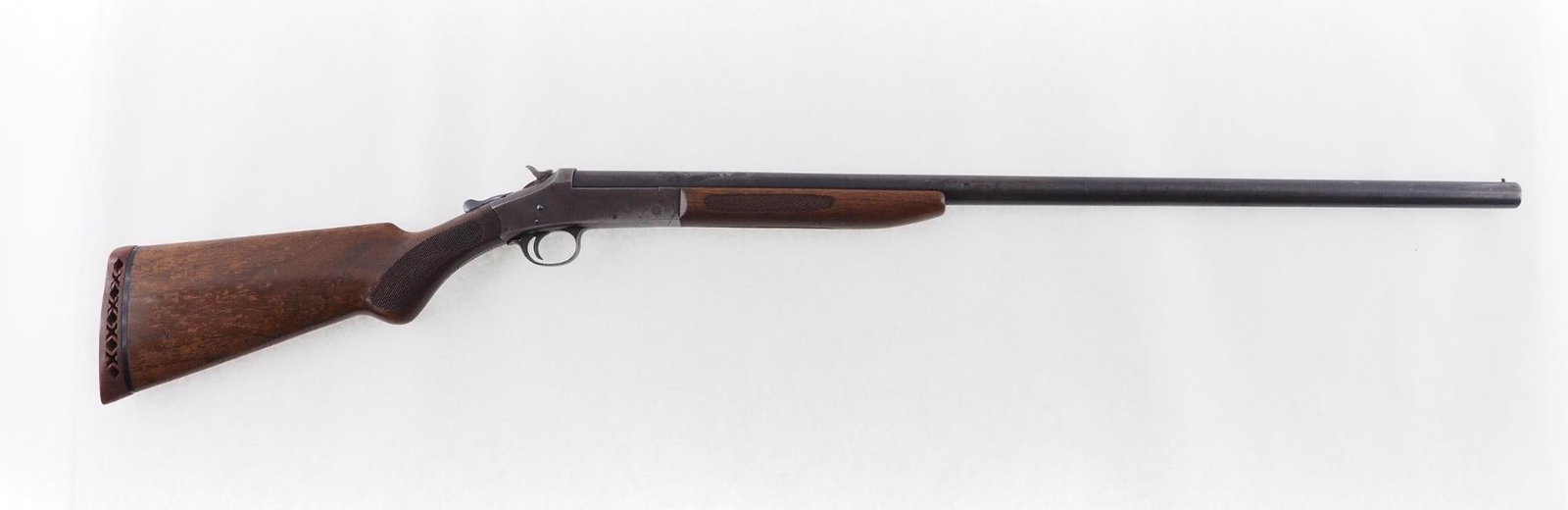 Wards Hercules Shotgun: SN: A846247 Cal: 12 Ga. Action Type: Single Shot Barrel Length: 30" full choke Sights/Optics: Bead Stock: Wood with rubber recoil pad Finish: Blued barrel, receiver looks case hardened Finish Cond: