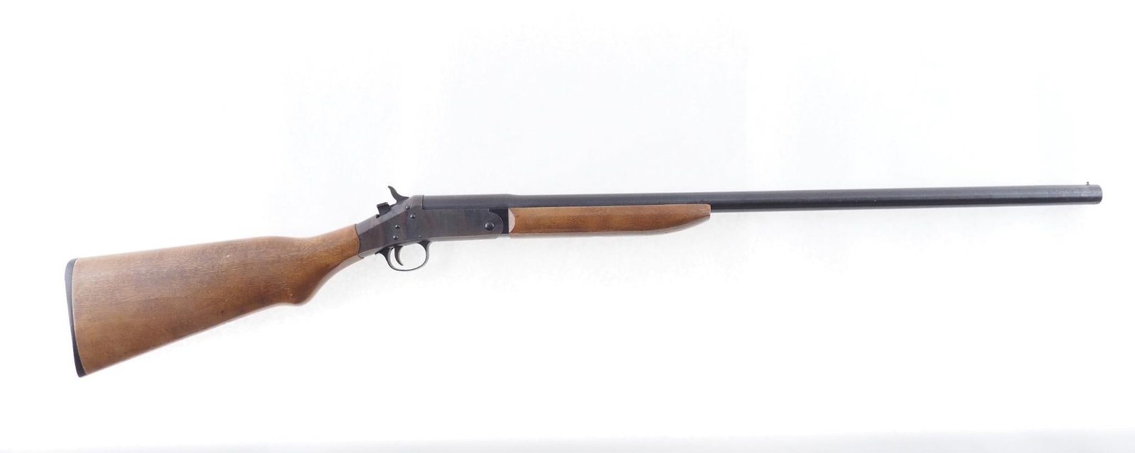 Harrington and Richardson Topper Model 88 Shotgun: SN: AY435701 Cal: 12 Ga. Action Type: Single Shot Barrel Length: 28" Full choke Sights/Optics: Front bead Stock: Original wood stock, some handling marks Finish: Blued barrel, case hardened receiver