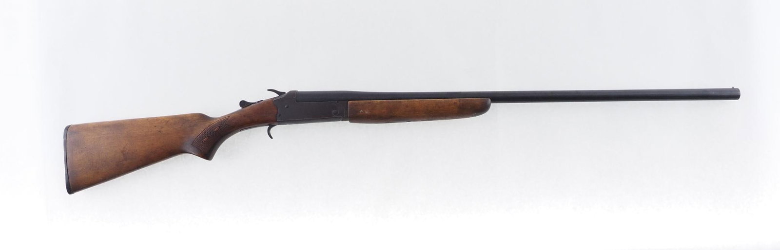 Savage Stevens 94H Shotgun: Cal: 20 Ga. Action Type: Single Shot Barrel Length: 28" Full choke Sights/Optics: Front bead Stock: Original wood stock, missing forend screw, trigger guard missing Finish: Blued Finish Cond: