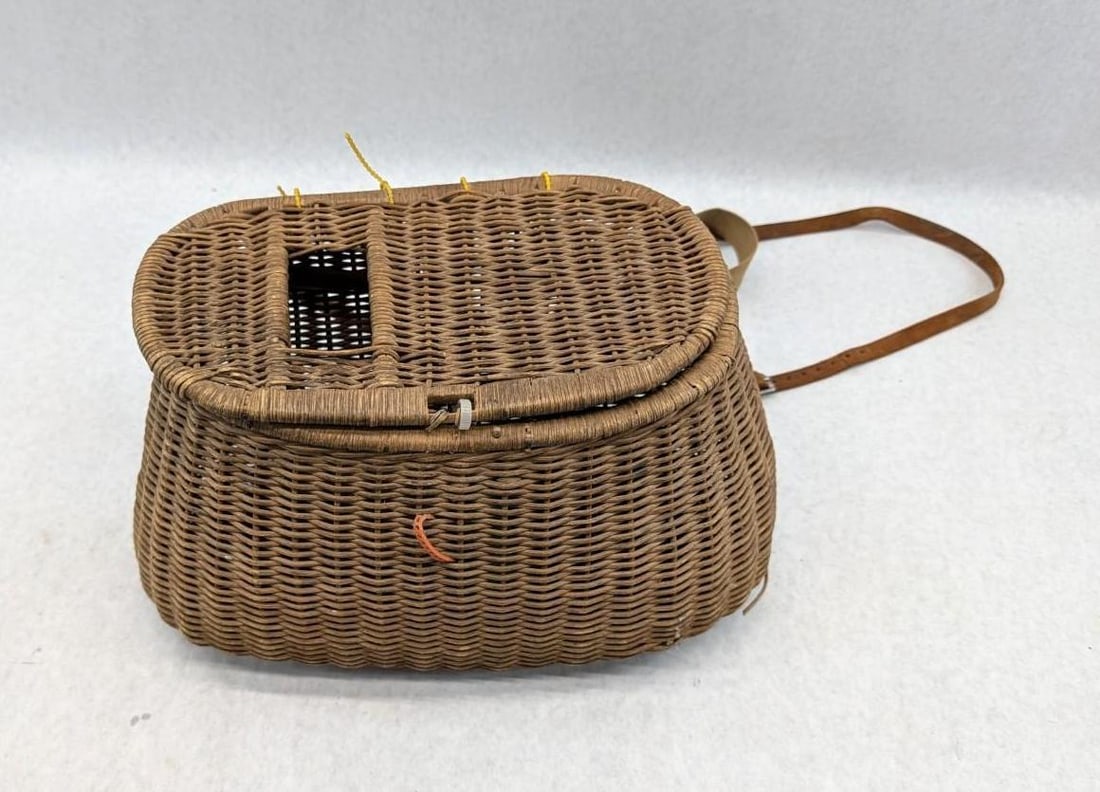 Vintage Wicker Fishing Creel: Vintage Wicker Fishing Creel