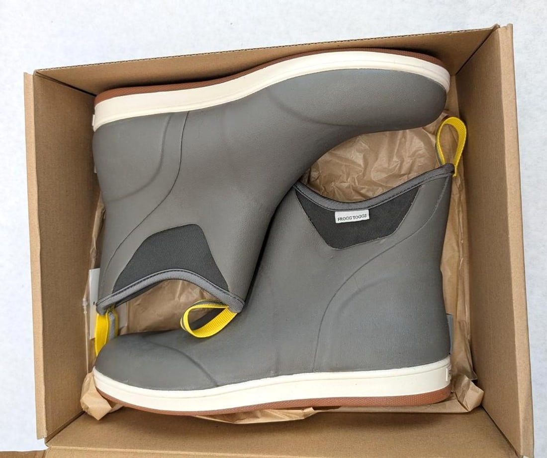 Frogg Toggs Grinder Deck Boot: color: gray, size 10