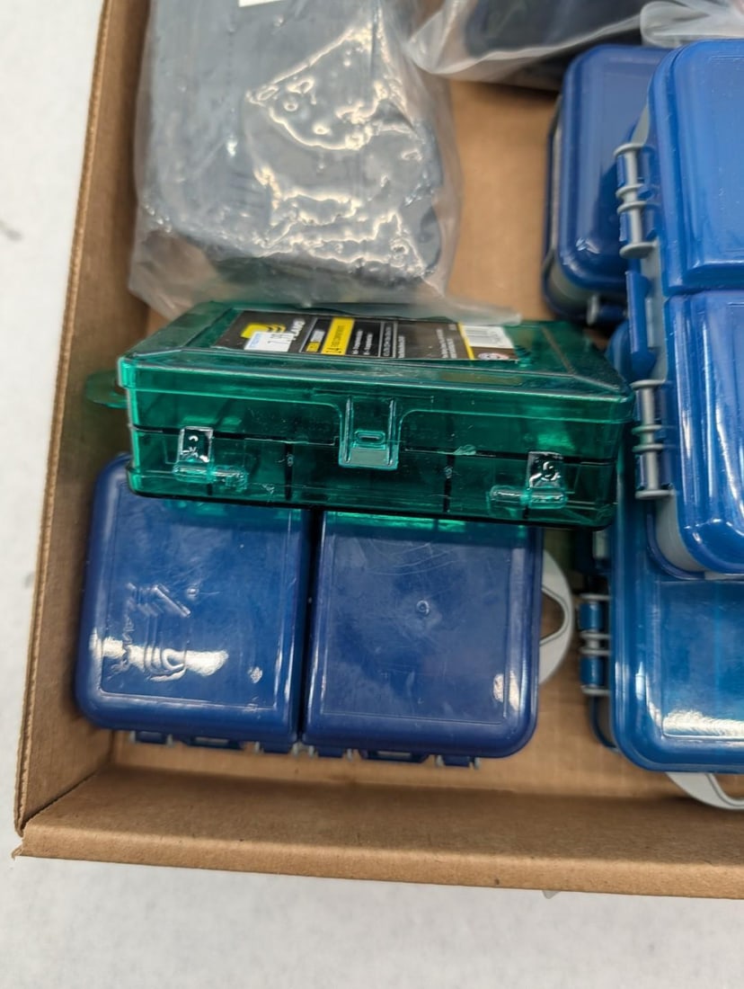 (11) Bait Containers - 3