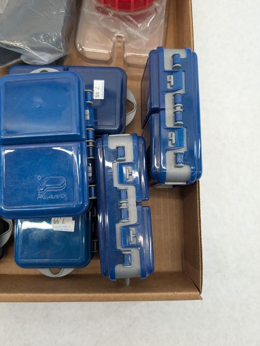 (11) Bait Containers - 4