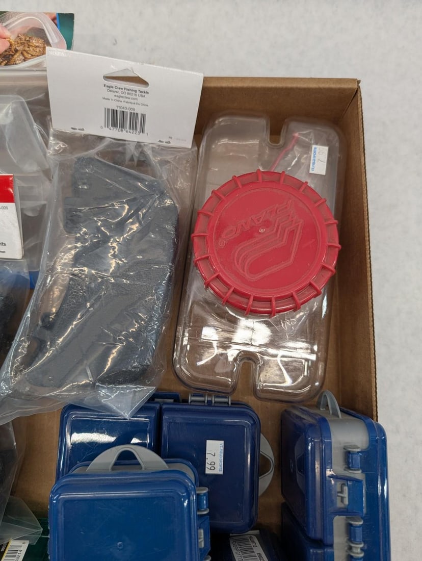 (11) Bait Containers - 5