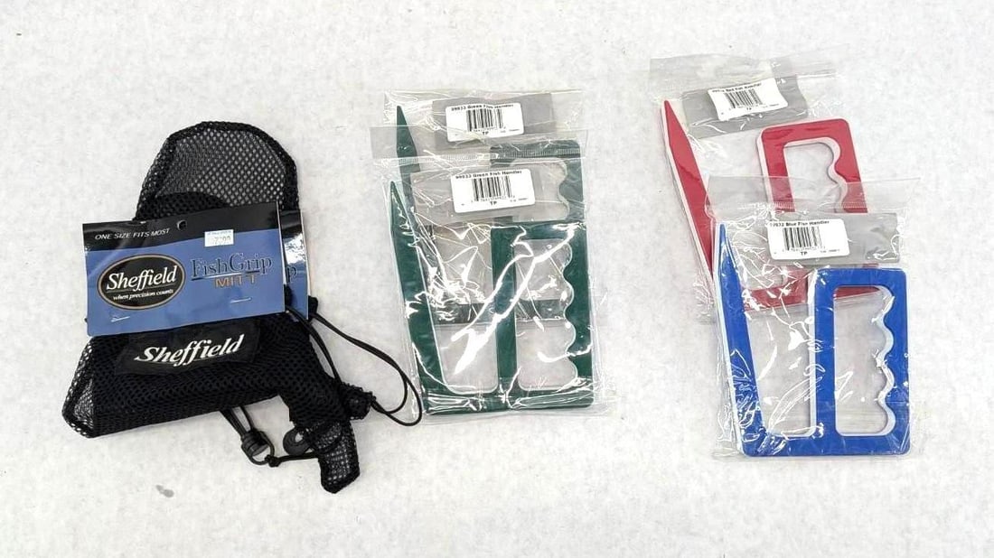 (4) Dreamweaver Fish Handlers & (2) Sheffield Fish Mitts: NIB