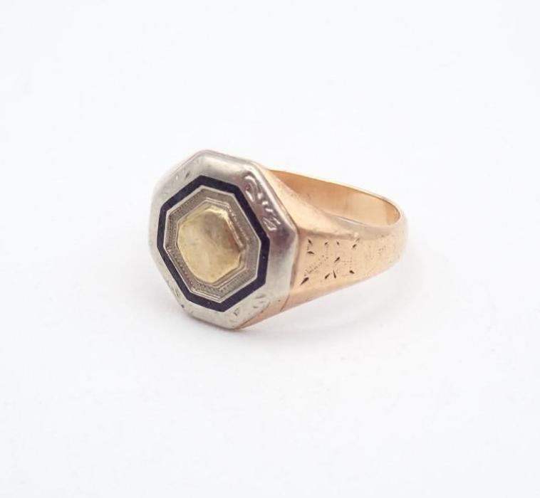 Victorian 10K Rose, Yellow and White Gold Ring: 3.81 grams