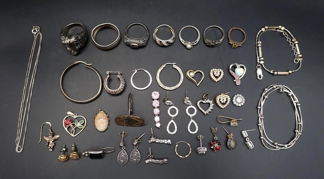 (39) Sterling Silver Jewelry Articles: 104.1 grams total weight