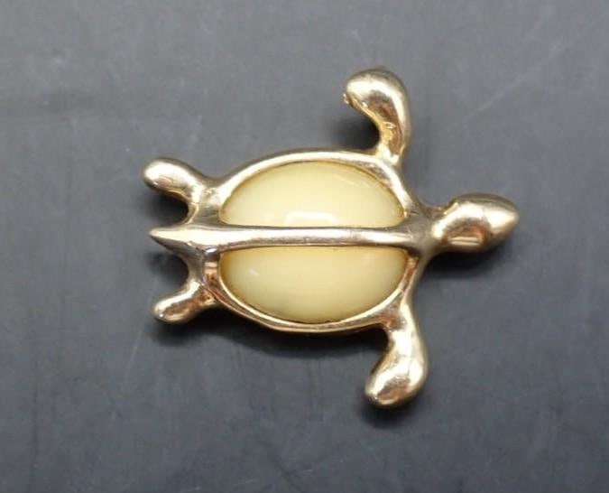 14K Yellow Gold and Stone Sea Turtle Pendant - 2