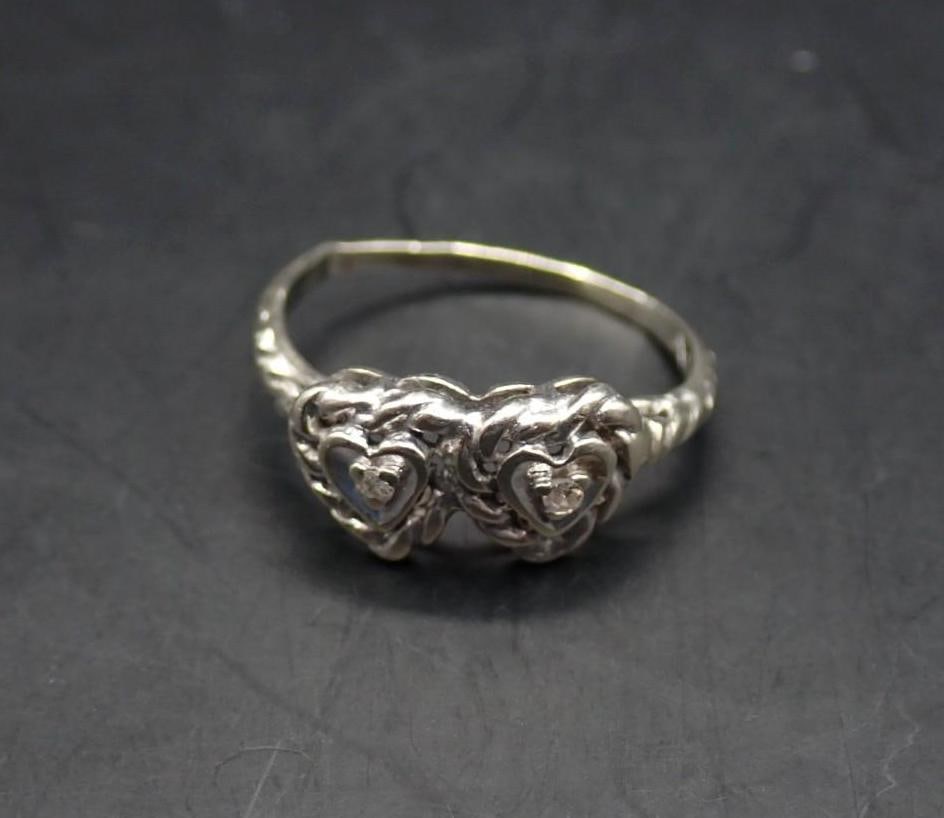 14K White Gold and Diamond Ring - 6