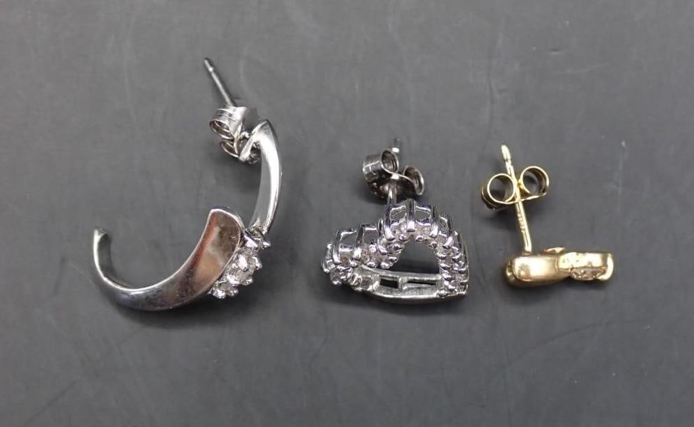(3) Gold Stud Earrings - 3