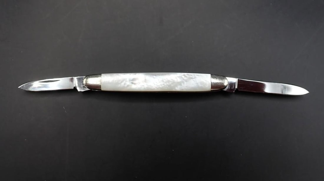Case 8201 Folding Knife: 5.5" overall length, pearl handles, excellent condition