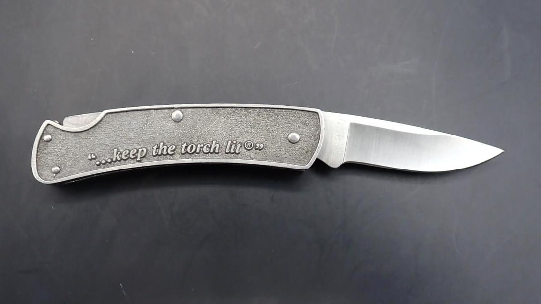 Buck 825 Statue of Liberty Commemorative Folding Knife: 4.75" overall length, sculptured handles, excellent condition