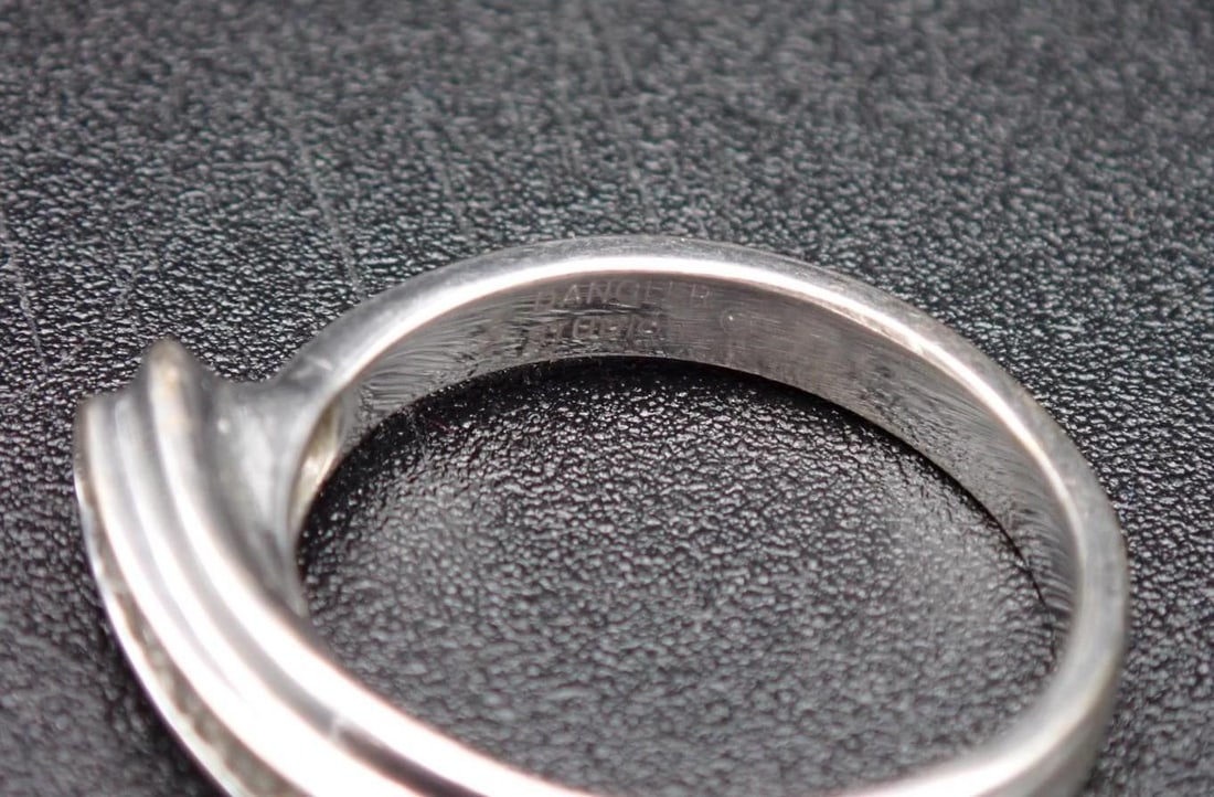 14K White Gold and Diamond Ring - 4